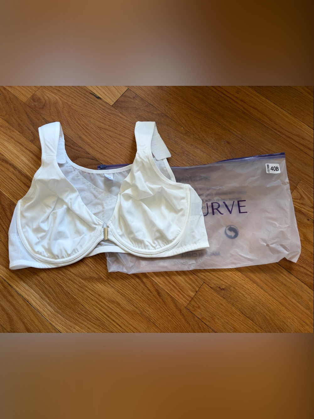 CURVE Seamless White Underwire Bra with Front Closure